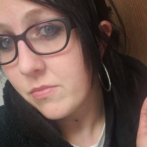 Meet your Posher, Lora